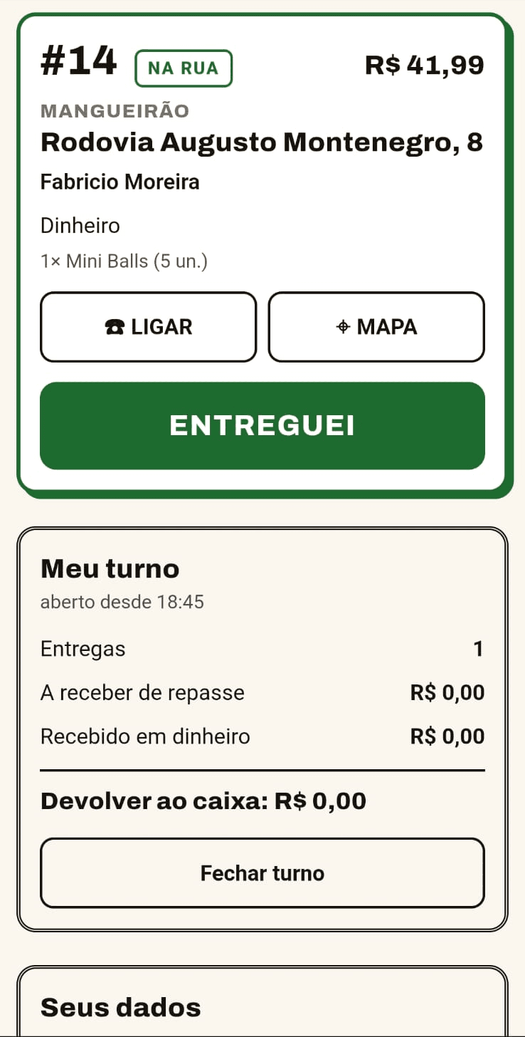 Aplicativo do entregador aberto no celular com a lista de entregas